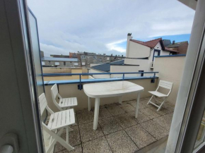 Appartement pour 6 personnes, en centre-ville, avec terrasse exposée Sud, à deux pas de la mer - FR-1-672-34
